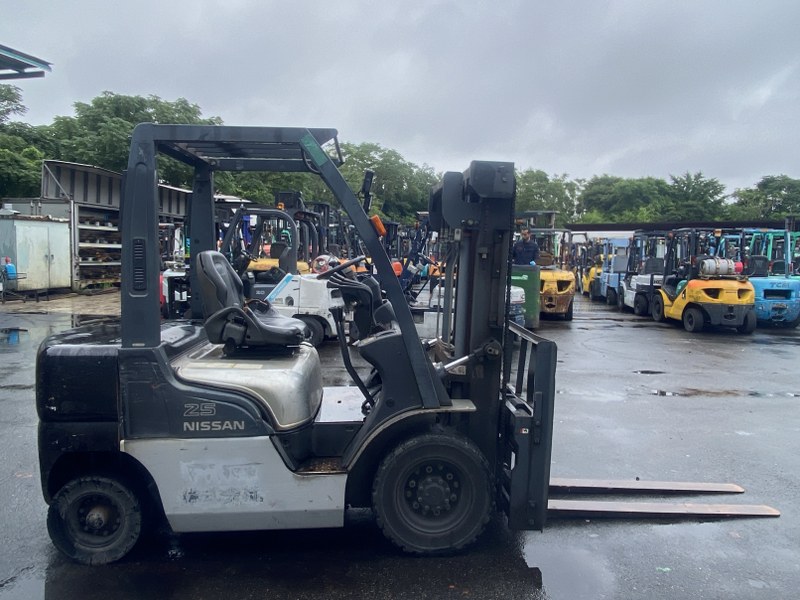 NISSANフォークリフPL02-003808 5657Hガソリン車(A237) NISSANフォークリフPL02-003808 5657Hガソリン車(A237)